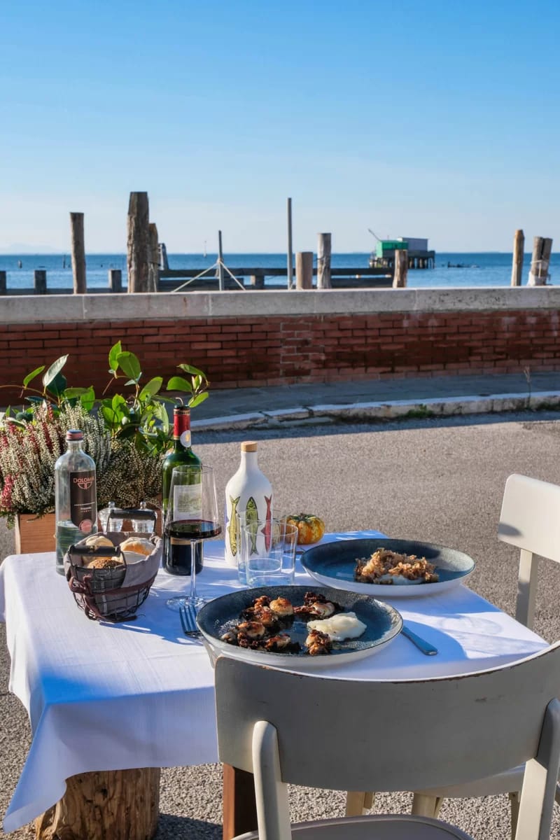 Osteria Damare tramonto fronte laguna